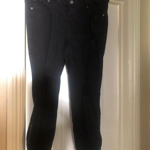 Distressed Black jeans with frayed hem